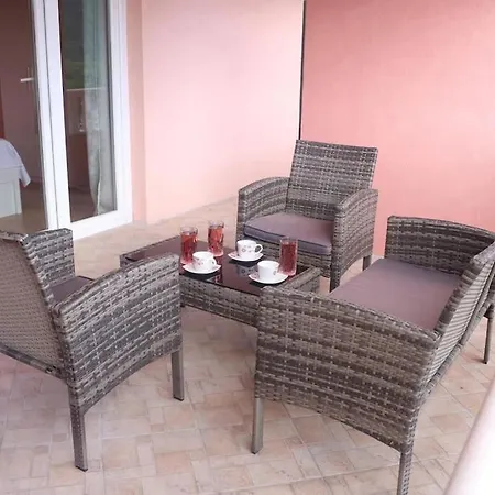 Holiday home With Swimming Pool And Game